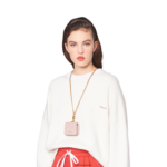⁦אביזרים אוֹפַּל Miu Miu נרתיק מעור נאפה של matelasse airpods pro FNPPL1096⁩ – תמונה ⁦2⁩