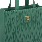 ⁦אוסף ירוק מרווה Miu Miu תיק מעור נאפה מטאלס FNPPL56⁩ – תמונה ⁦6⁩