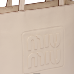 ⁦אוסף לבן גולמי Miu Miu תיק מדראס FNPPL120⁩ – תמונה ⁦7⁩
