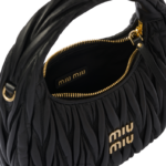 ⁦אוסף שָׁחוֹר Miu Miu wander matelasse תיק מיני נווד מעור נאפה FNPPL16⁩ – תמונה ⁦6⁩